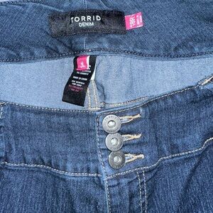 Torrid Women's size 18r Blue Denim Jeans stretch skinny jeans
